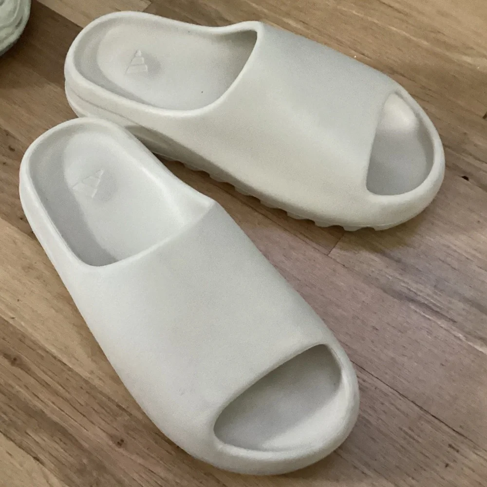 Adidas Yeezy Slide Bone Sandals. Size 10